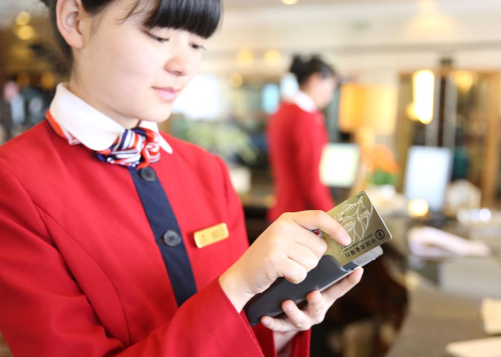 信用卡数量减少原因分析_信用卡行业规模收缩_建行信用卡网上支付不了