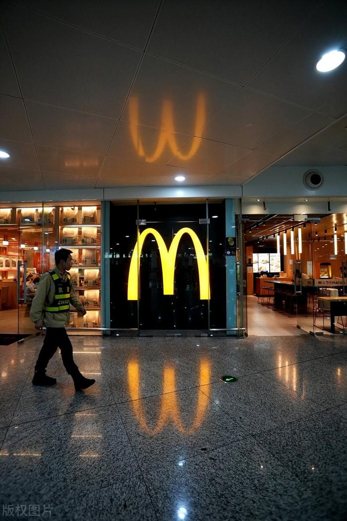 即将到来的中国大萧条_美国经济衰退迹象 关税战导致美国物价上涨 脱衣舞娘收入下降预示美国经济危机