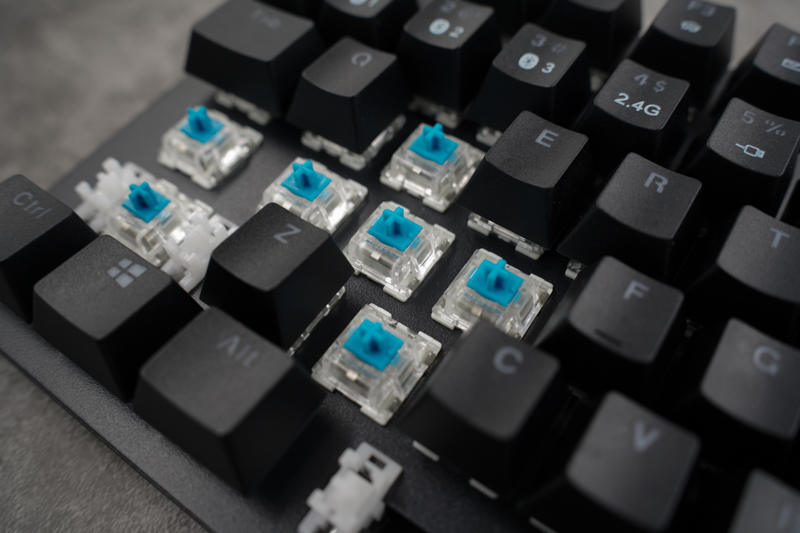 雷柏V500PRO-87多模版键盘_雷柏VT960赛博朋克版鼠标_雷柏v500s合金版怎么样