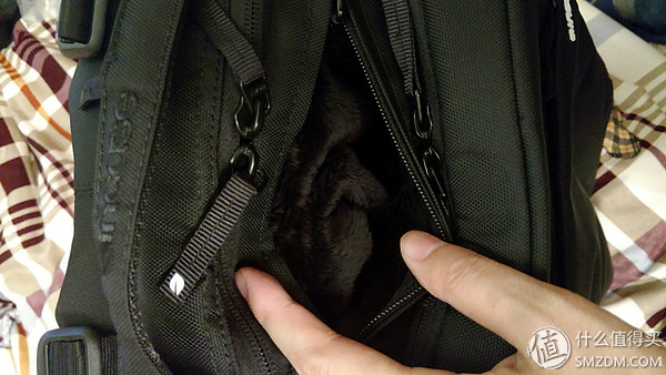 通勤双肩包推荐_thinkpad双肩电脑包_Incase Icon Pack评测